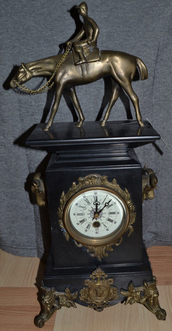 Antique Polo clock: French polo matel clock with key