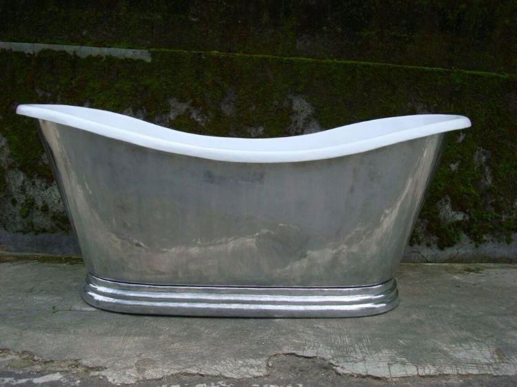 Aluminum bathtub: The Aluminum Bath is a striking addition to any bathroom or outdoor space. It pays homage to the vintage French style yet fits into any modern setting. 71L X 31 1/2W X 31 1/2H/in