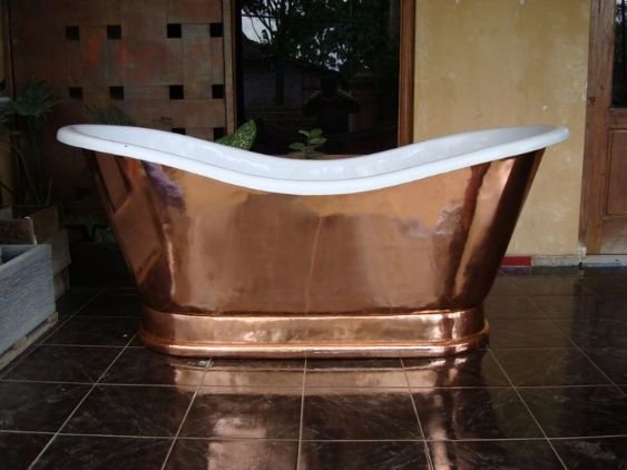 Copper bath tub (1 of 3)
