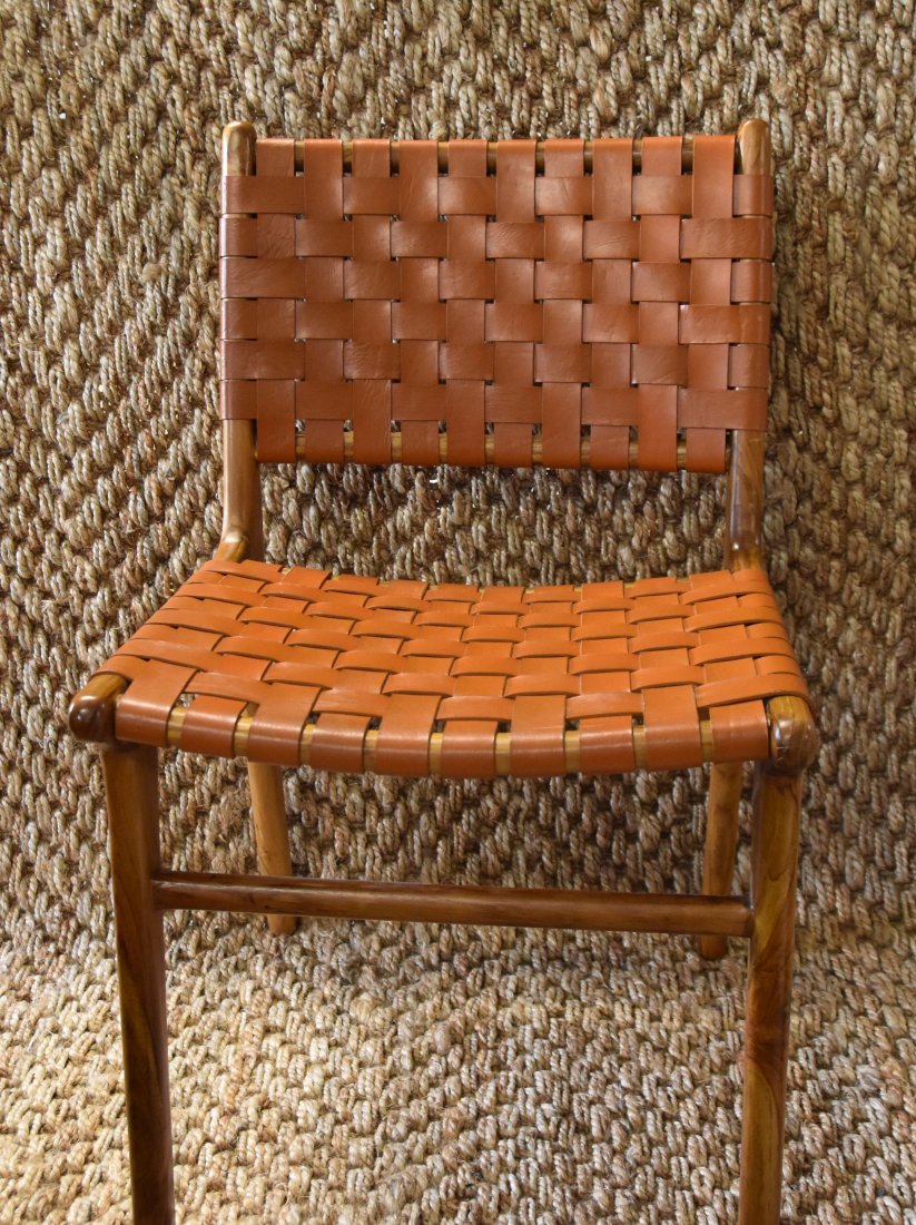 (6) Woven brown leather chairs: Woven brown leather chairs Lot of (6). Seat height is 19in, width is 18in, depth is 18in. Overall height is 33in.