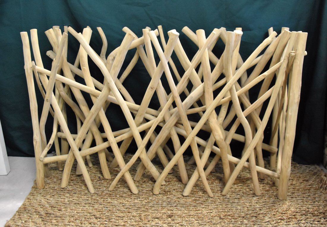 Liana root console: The Liana Root Console is made from Acacia wood adorned by an 8 mm glass top. 3.93 x 1.14 x 2.46 ft