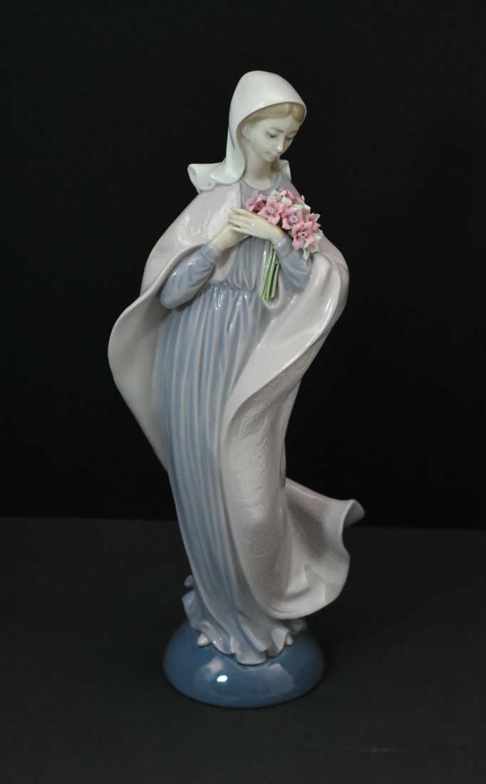 Lladro porcelain our lady with flowers (1 of 4)
