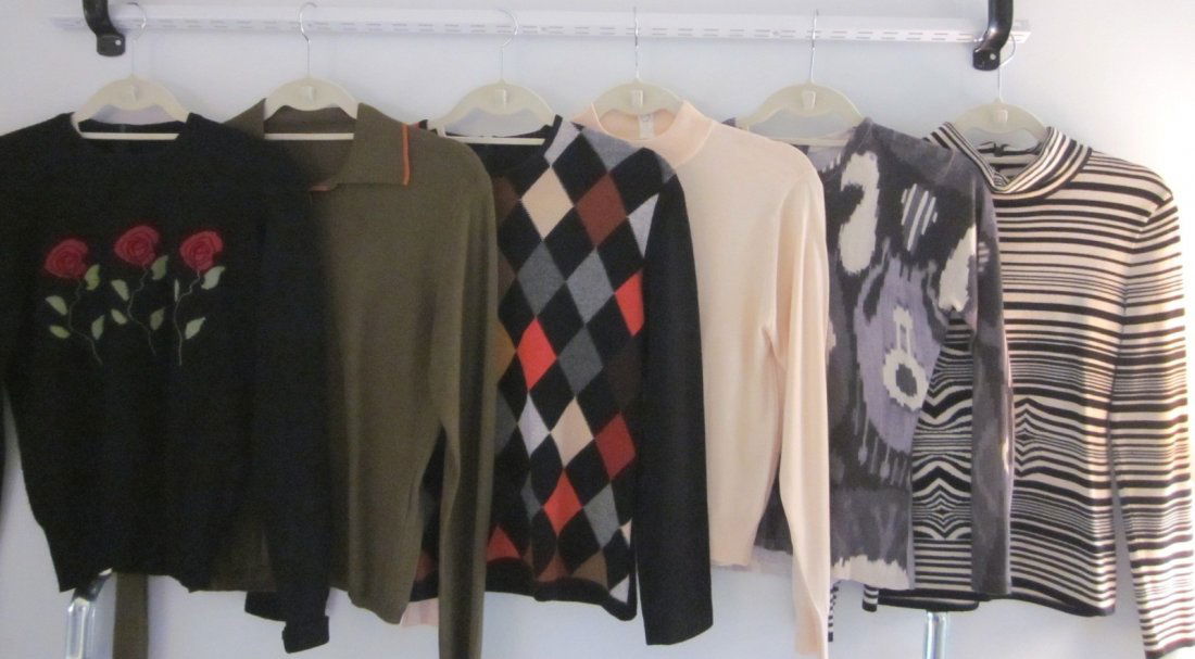 Nice Lot of 6 Designer Patterned Sweaters: Lot of 6 Designer Patterned Sweaters. Image 7 has a small stain.