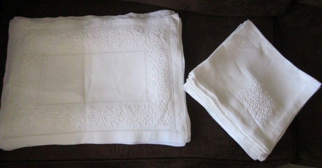 Exquisite Vintage White Linen Napkin & Placemat Se: Handmade linen and Cotton Embroidery Design. 12 Napkins 12 Placemats. Gorgeous!