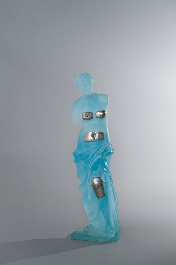 DAUM - Salvador DALÍ (1904-1989): DAUM - Salvador DALÍ (1904-1989) Venus with blue drawers Sculpture in pâte de verre and silvered metal Signéed "Dali et Daum France". H 17 in. - 42,5 cm This lot has no reserve