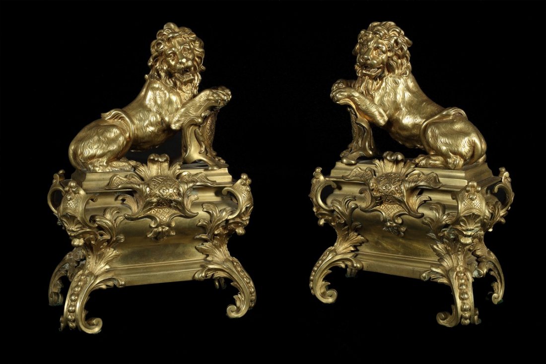 Pair of Decorative Bronze Lions: 14 x 8.66 x 5.11 in. - 35.5 x 22 x 13 cm.