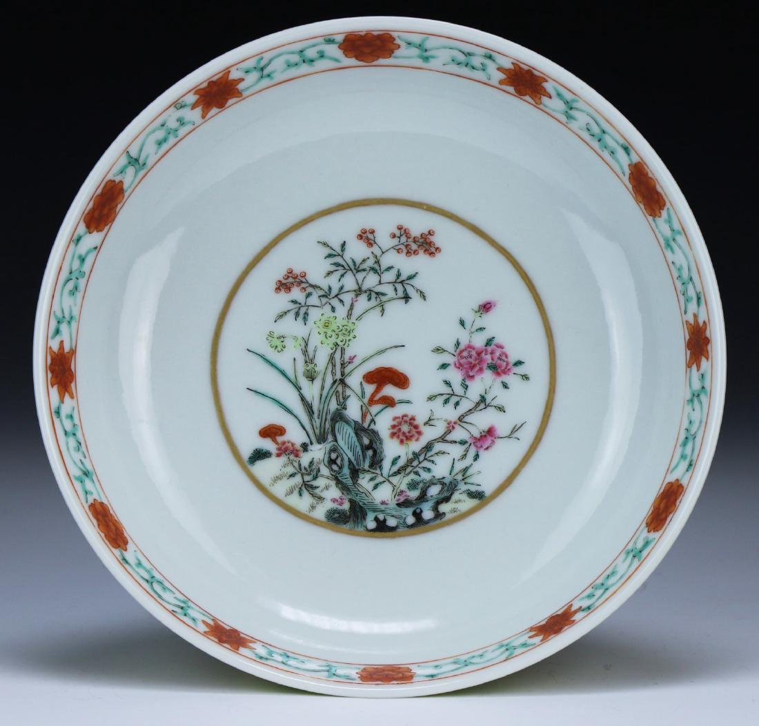 A CHINESE ANTIQUE YELLOW GROUND FAMILLE ROSE PORCELAIN: 清道光粉彩花卉紋盤 A Chinese Antique Yellow Ground Famille Rose Porcelain Plate: Of Rounded Form, Finely Painted With The Scene Of Blossoming Bran