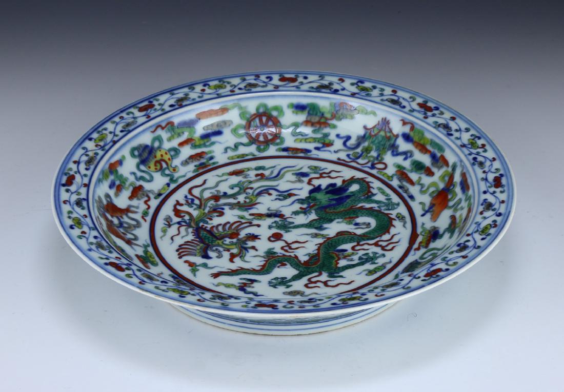 A CHINESE ANTIQUE DOUCAI PORCELAIN PLATE (1 of 2)