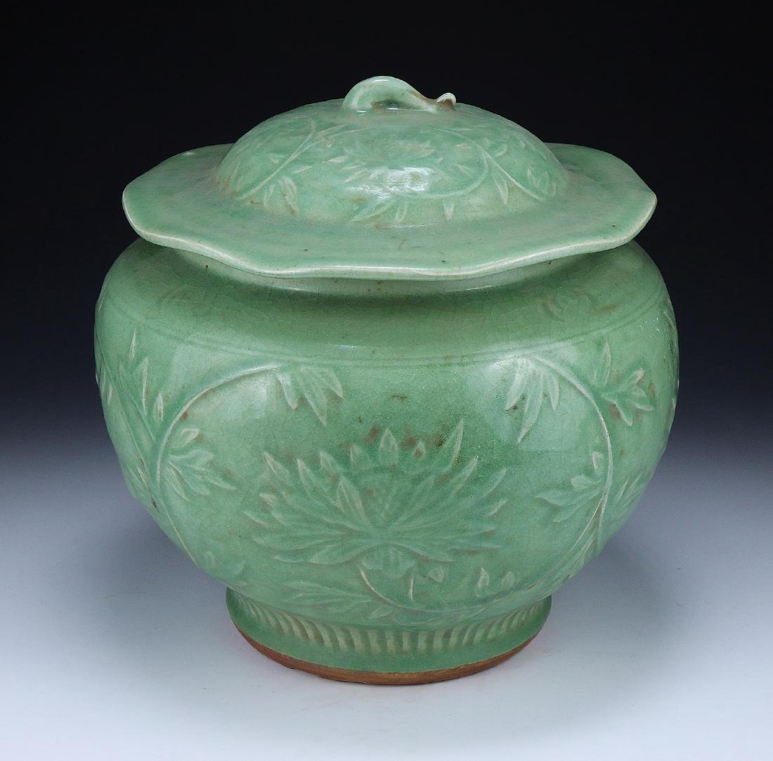 A CHINESE LONGQUAN CELADON JAR AND COVER (1 of 9)