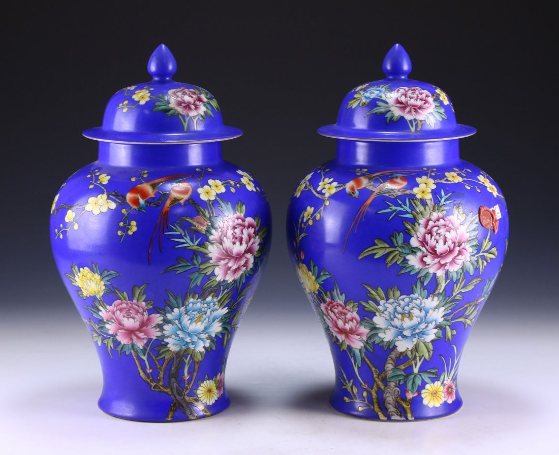 PAIR FINE CHINESE ANTIQUE FAMILLE ROSE PORCELAIN LIDDED (1 of 9)