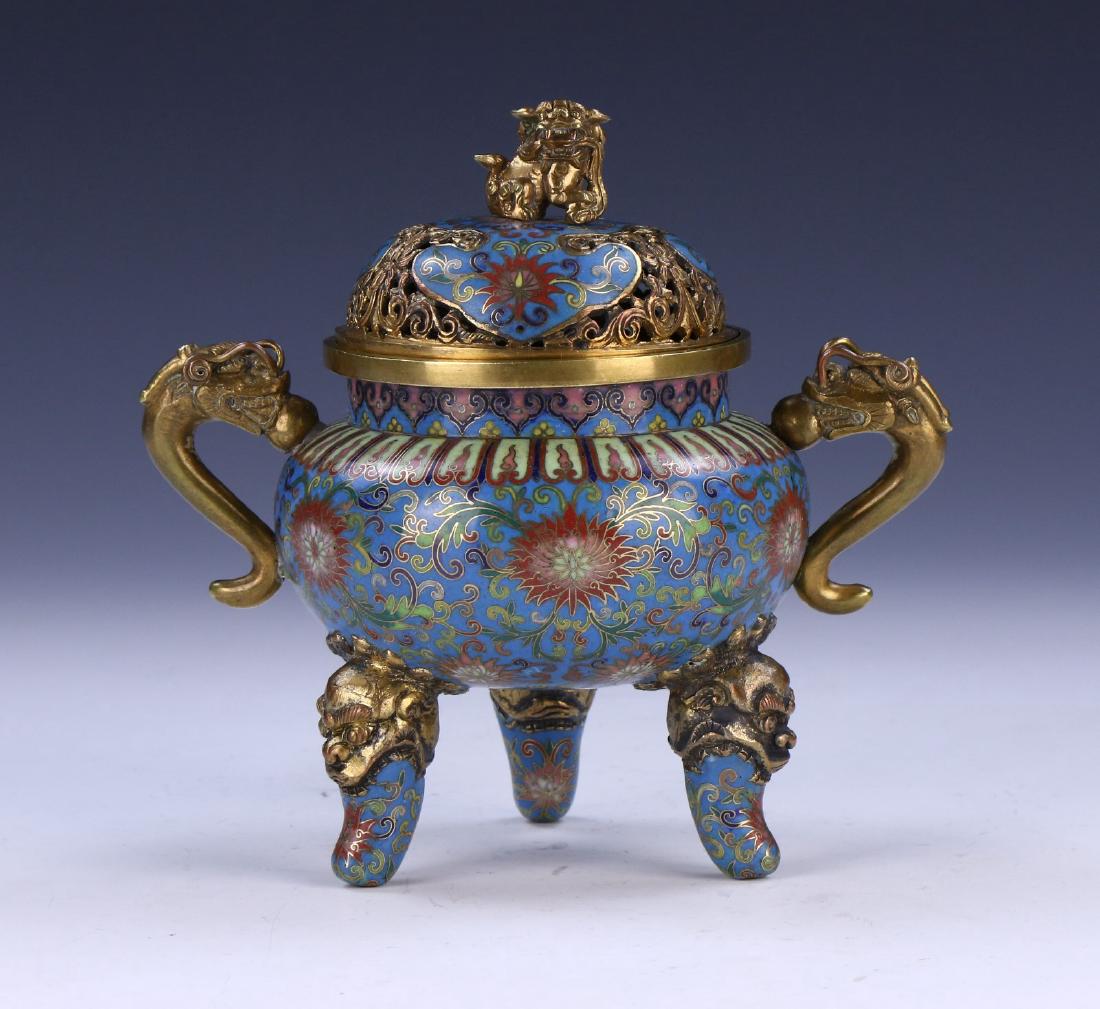 A CHINESE ANTIQUE CLOISONNE LIDDED TRIPOD CENSER: 清銅鎏金掐絲琺瑯香爐A CHINESE ANTIQUE CLOISONNE LIDDED TRIPOD CENSER: of compressed globular form, rising from three splayed feet molded wit