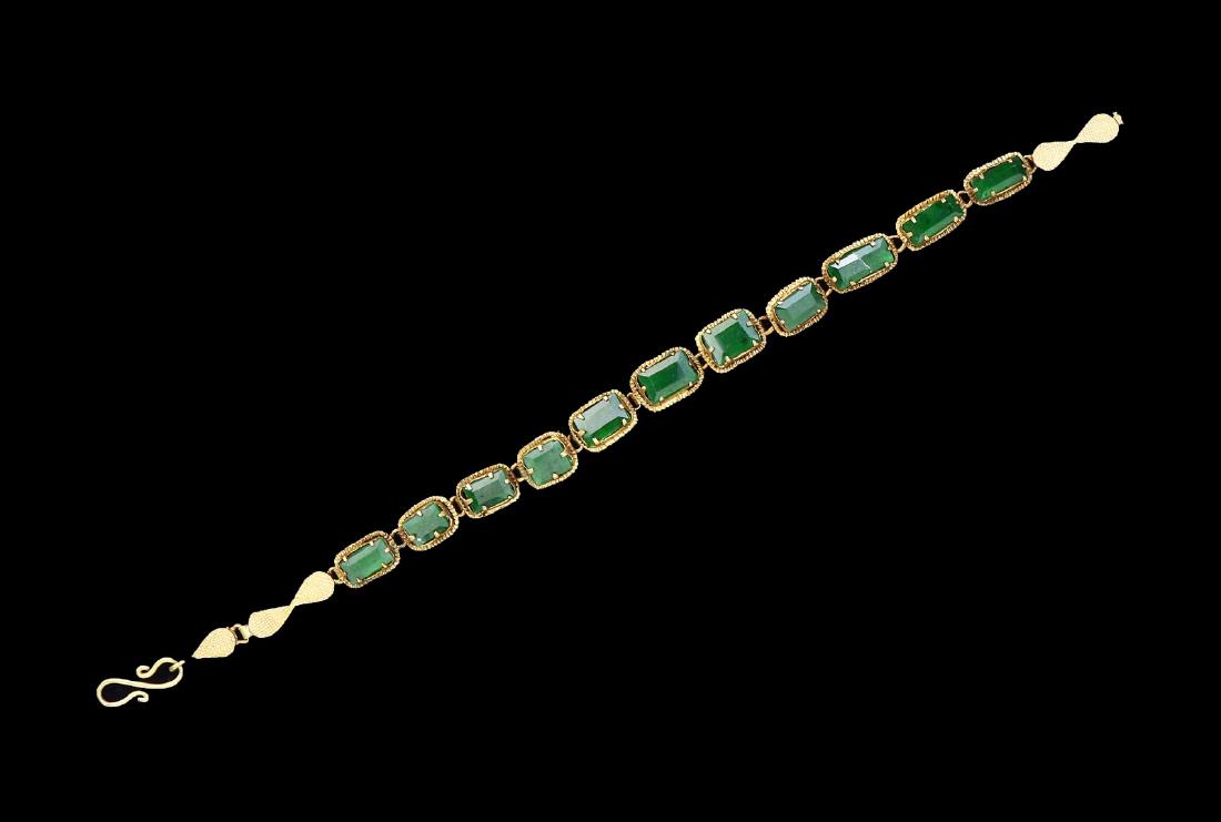 A GREEN JADE BRACELET (1 of 3)