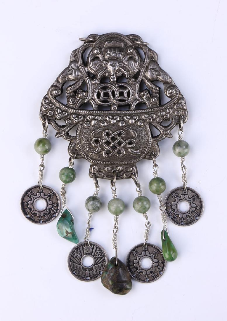 A CHINESE ANTIQUE JEWELED SILVER PENDANT (1 of 4)