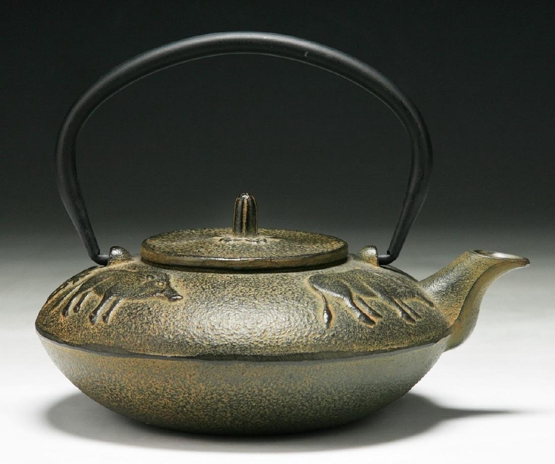 A JAPANESE ANTIQUE IRON TEAPOT (1 of 4)