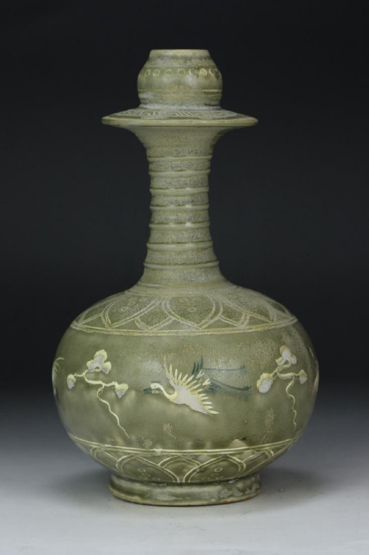 AN ANTIQUE KOREAN CELADON GLAZED VASE (1 of 6)