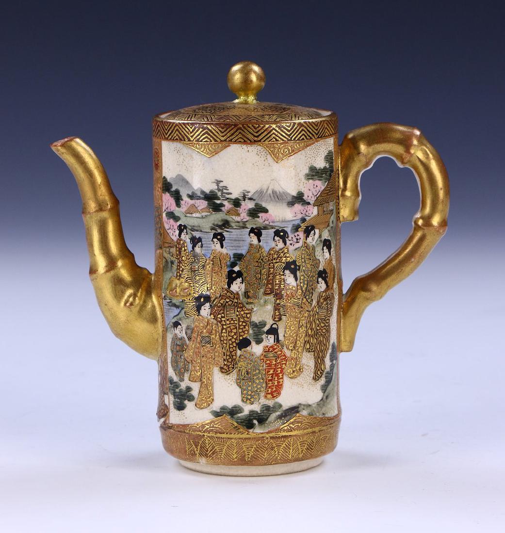 A JAPANESE ANTIQUE GILT SATSUMA PORCELAIN TEAPOT (1 of 5)