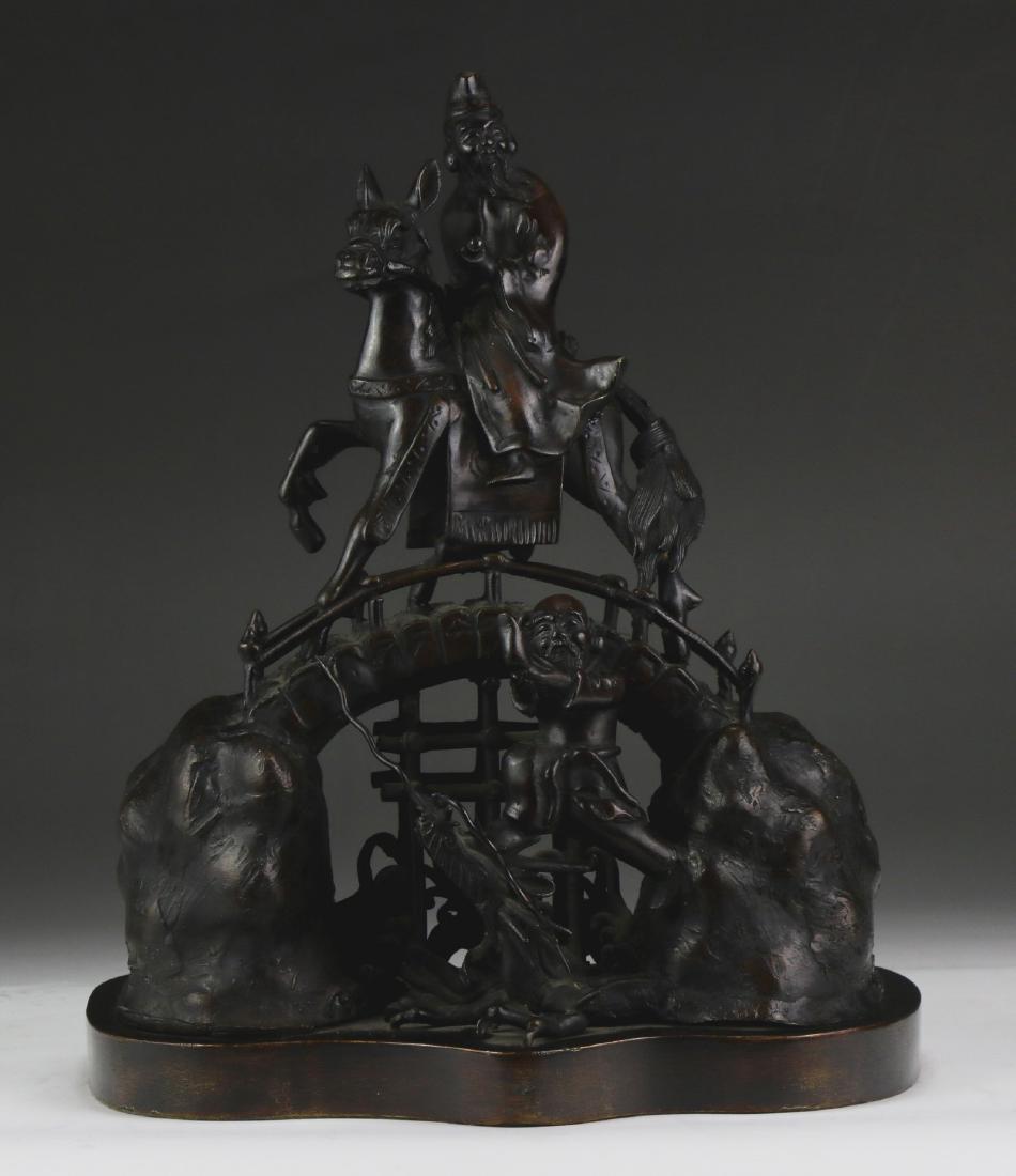 A FINE CHINESE ANTIQUE BRONZE FIGURE GROUP (1 of 6)