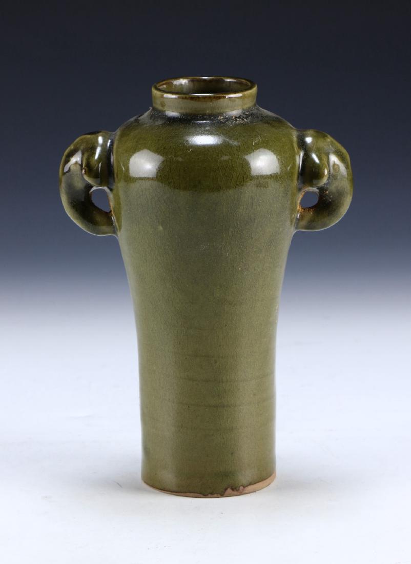 A CHINESE ANTIQUE CELADON GLAZED PORCELAIN VASE (1 of 5)