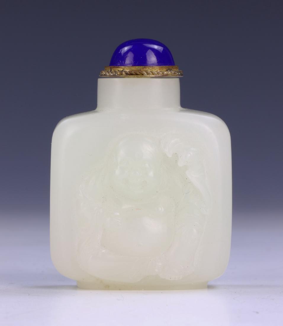 A FINE CHINESE ANTIQUE NEPHRITE WHITE JADE CARVED SNUFF (1 of 3)