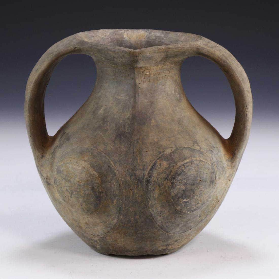 A CHINESE ANTIQUE POTTERY PITCHER (1 of 5)