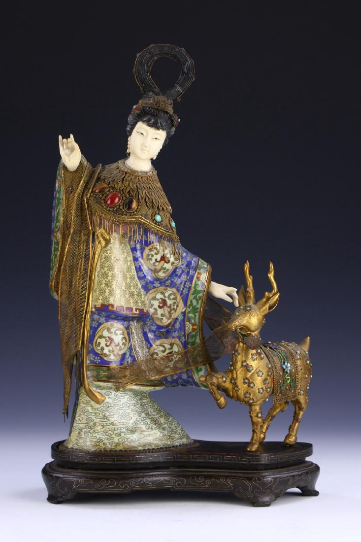 A CHINESE ANTIQUE CLOISONNE & BONE FIGURE GROUP: 金銀累絲嵌寶琺瑯仕女組件A CHINESE ANTIQUE CLOISONNE & BONE FIGURE GROUP: with extremely detailed filigree artwork and inlaid wit