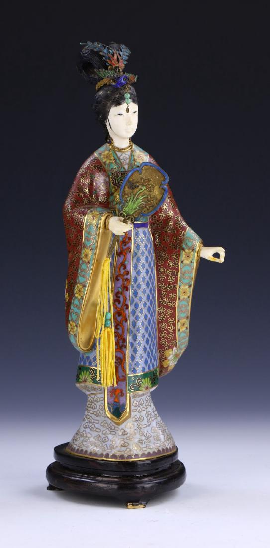 A CHINESE ANTIQUE CLOISONNE & BONE FIGURE GROUP: 金銀累絲嵌寶琺瑯仕女立像A CHINESE ANTIQUE CLOISONNE & BONE FIGURE GROUP: with extremely detailed filigree artwork and inlaid wit