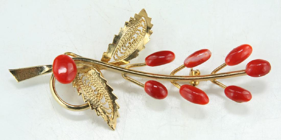 A CORAL & GILT FILIGREE SILVER BROOCH (1 of 2)