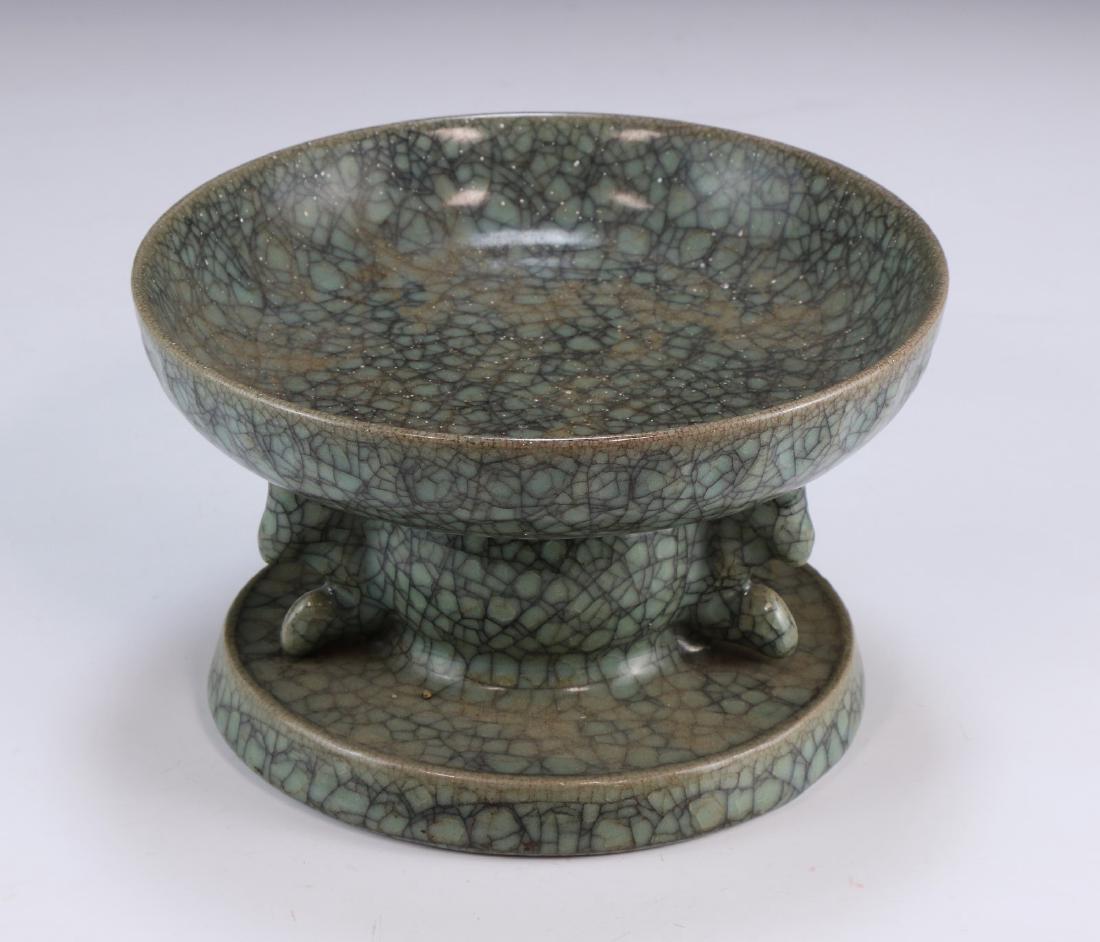 A CHINESE ANTIQUE CELADON GLAZED PORCELAIN STEM PLATE (1 of 5)