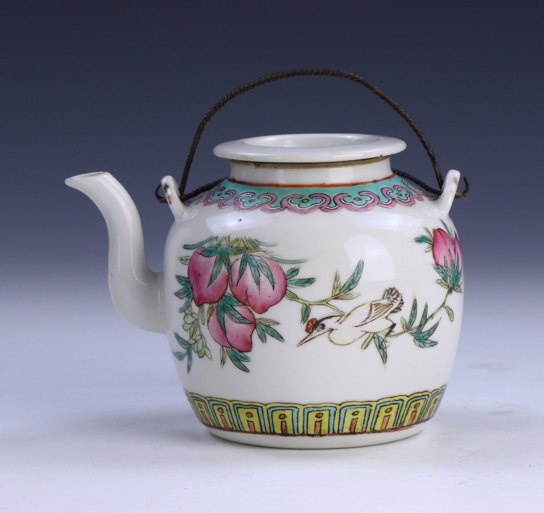 A CHINESE ANTIQUE FAMILLE ROSE PORCELAIN TEAPOT (1 of 6)