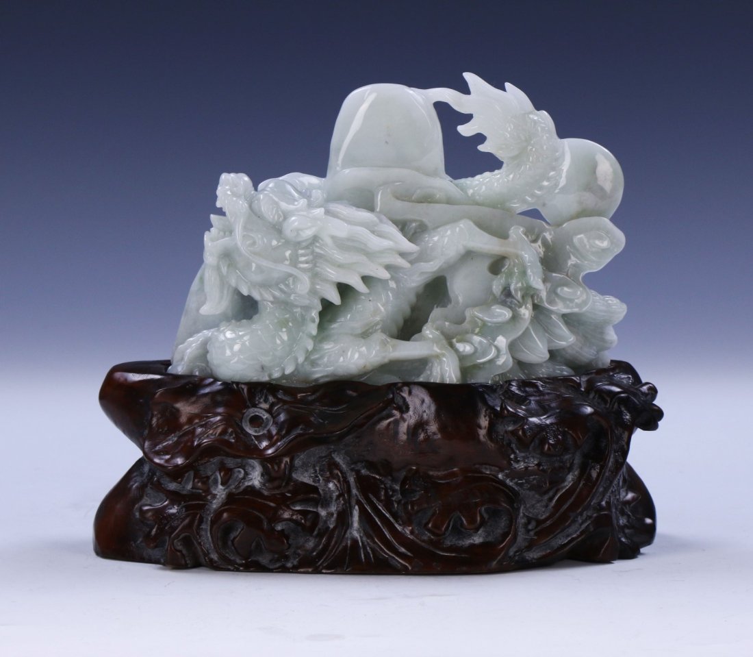 A CHINESE ANTIQUE JADEITE CARVED DRAGON (1 of 4)