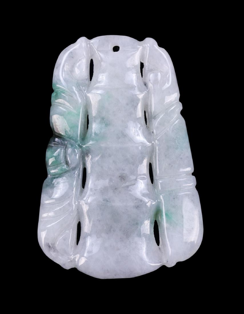 A CHINESE JADEITE PENDANT (1 of 3)