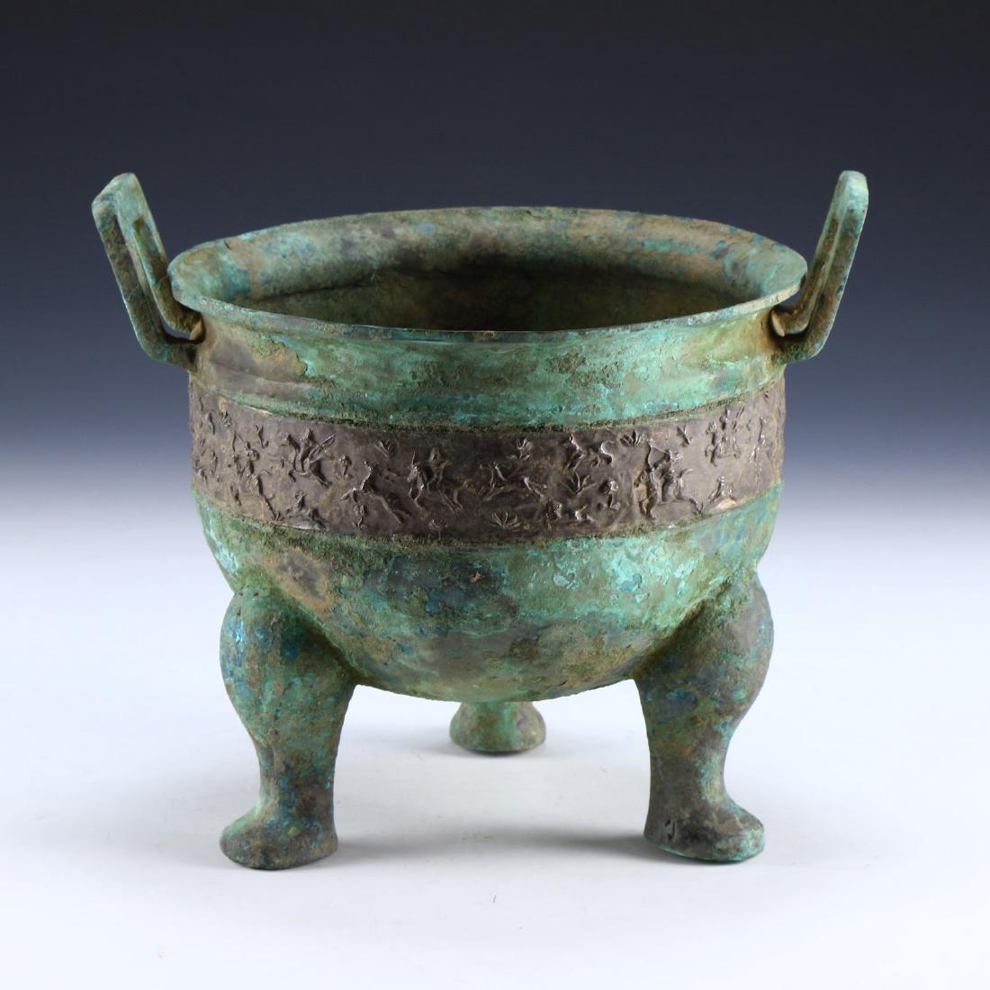 A CHINESE ANTIQUE ARCHAIC BRONZE CENSER (1 of 5)