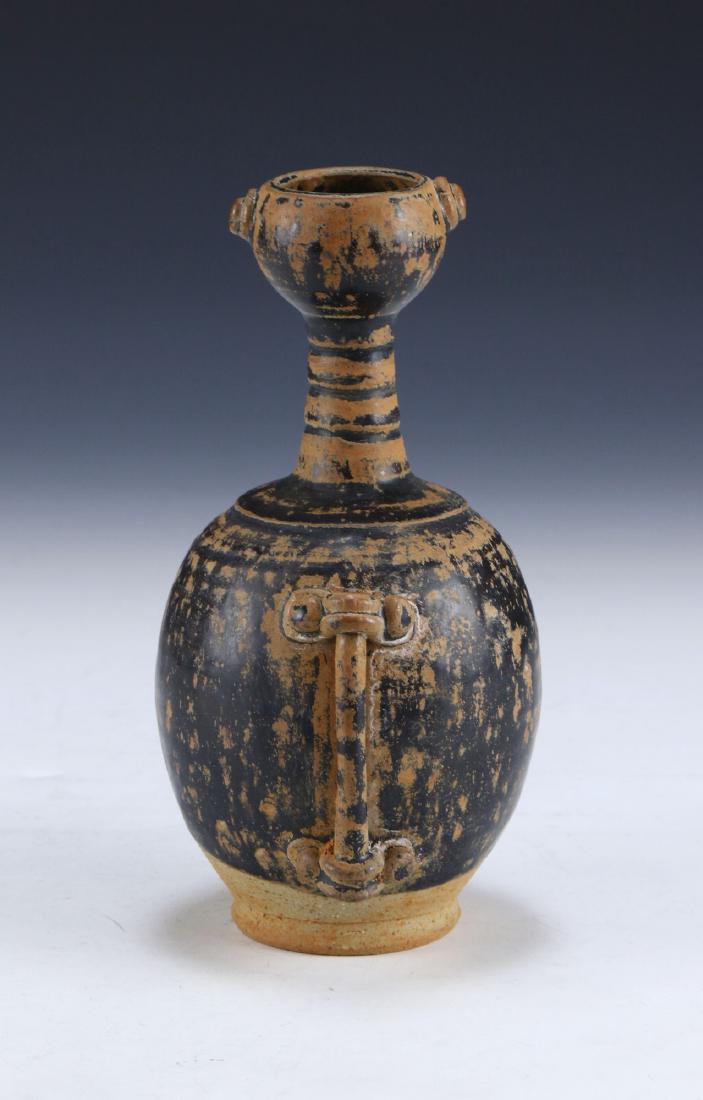 A CHINESE ANTIQUE EARTHENWARE POTTERY VASE (1 of 5)
