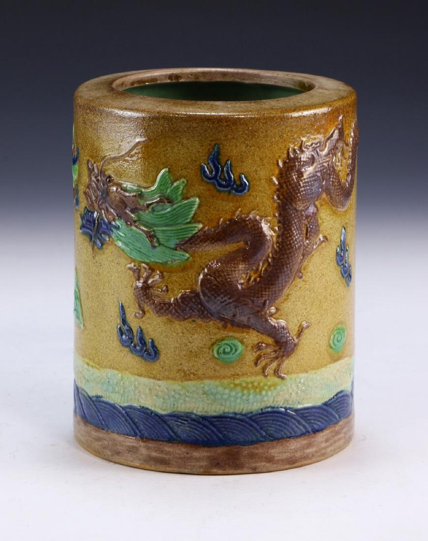 A CHINESE ANTIQUE POLYCHROME PORCELAIN BRUSHPOT (1 of 5)