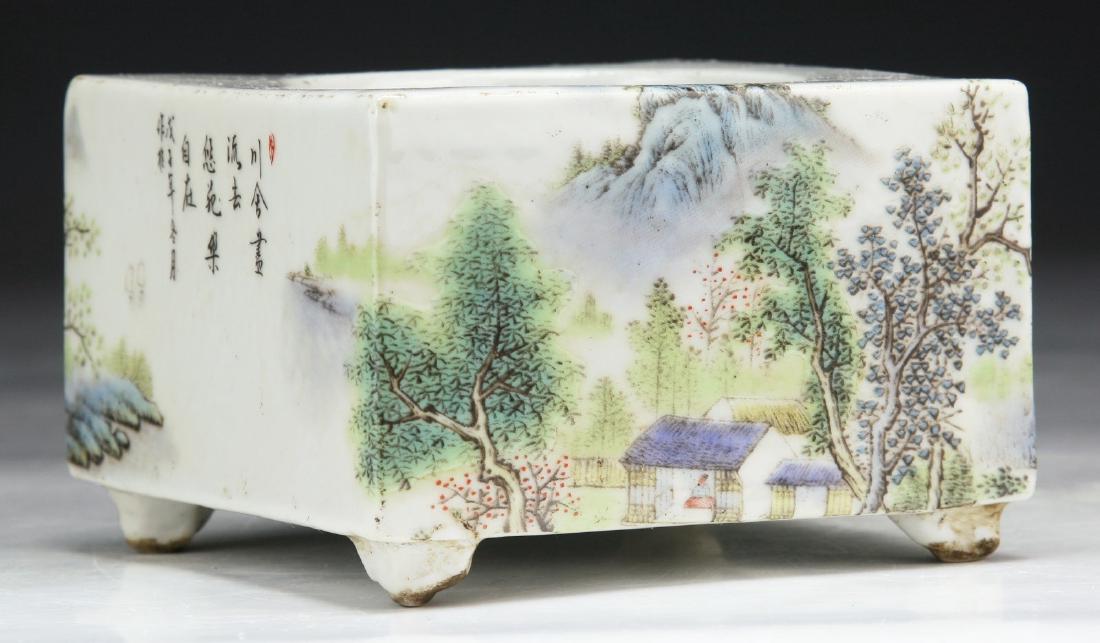 A CHINESE ANTIQUE FAMILLE ROSE PORCELAIN WATER DROPPER (1 of 5)