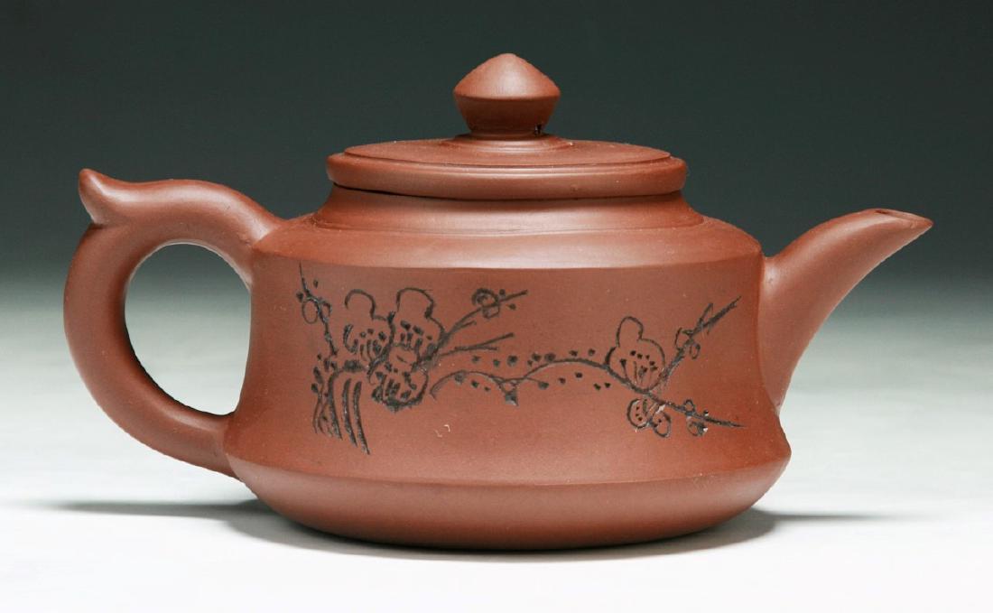 A CHINESE YIXING ZISHA TEAPOT (1 of 4)