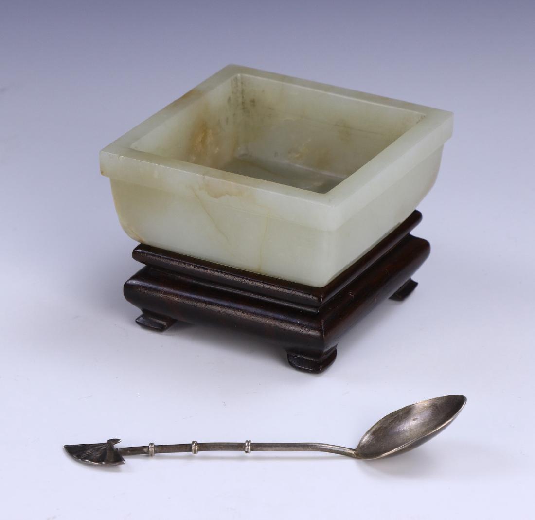 A CHINESE JADE CARVED BOWL & SILVER SPOON (1 of 4)
