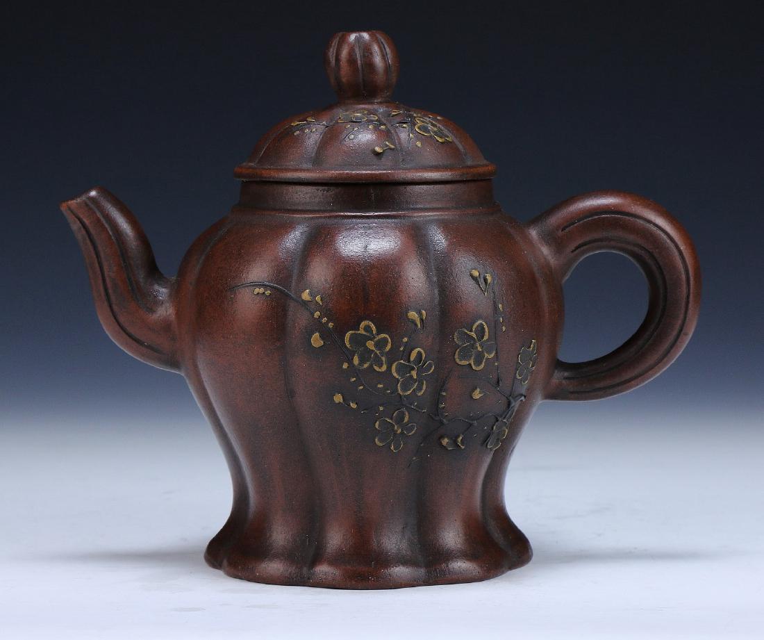 A Chinese Yixing Zisha Teapot: A Chinese Yixing Zisha Teapot; Size: L: 6-3/4"