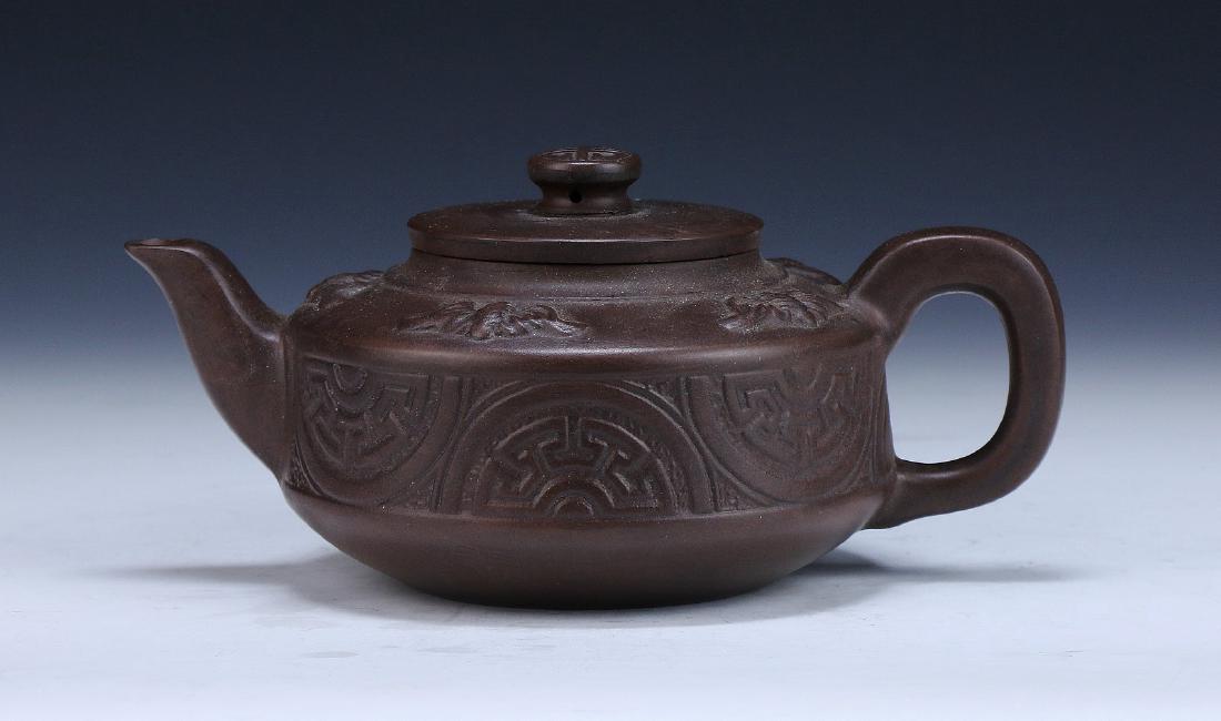 A Chinese Yixing Zisha Teapot: A Chinese Yixing Zisha Teapot; Size: L: 6"