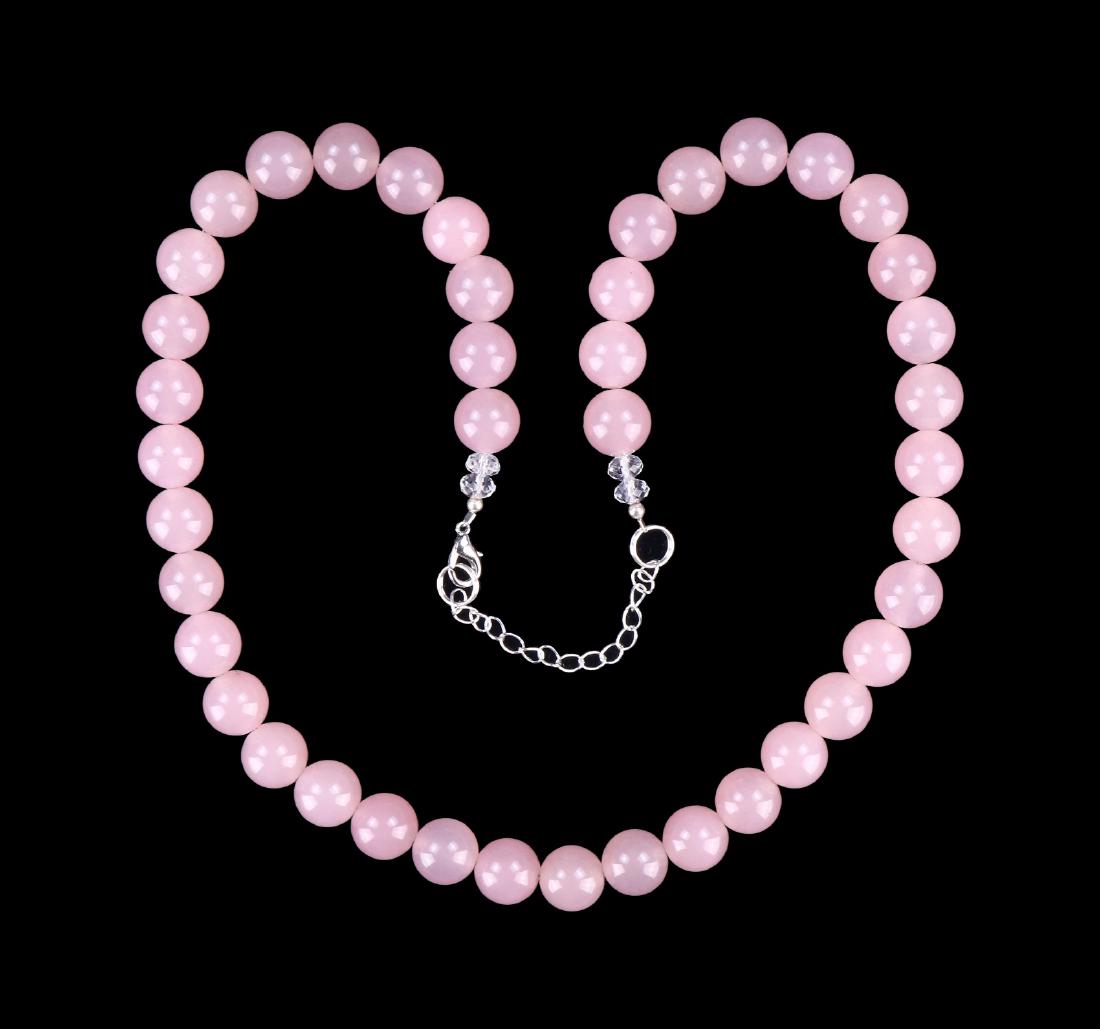 A ROSE QUARTZ BEADED NECKLACE (1 of 2)