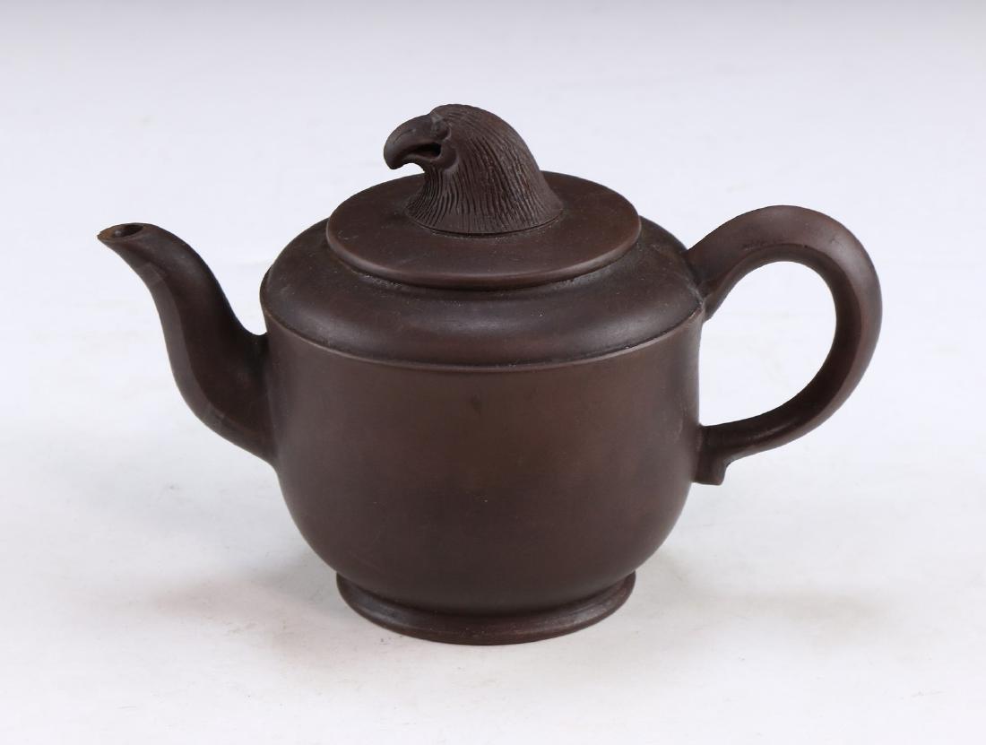A CHINESE YIXING ZISHA TEAPOT (1 of 5)