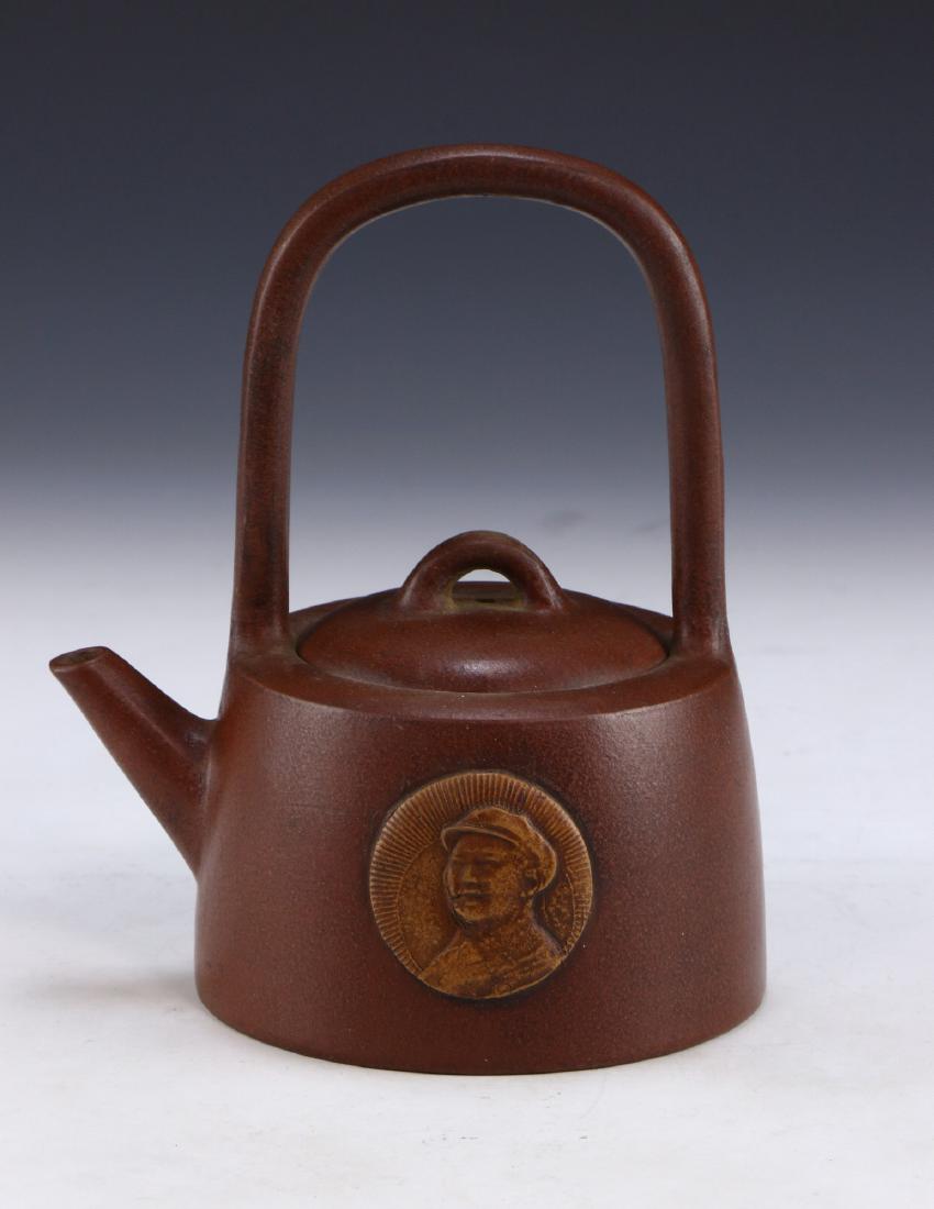 A CHINESE YIXING ZISHA TEAPOT (1 of 7)