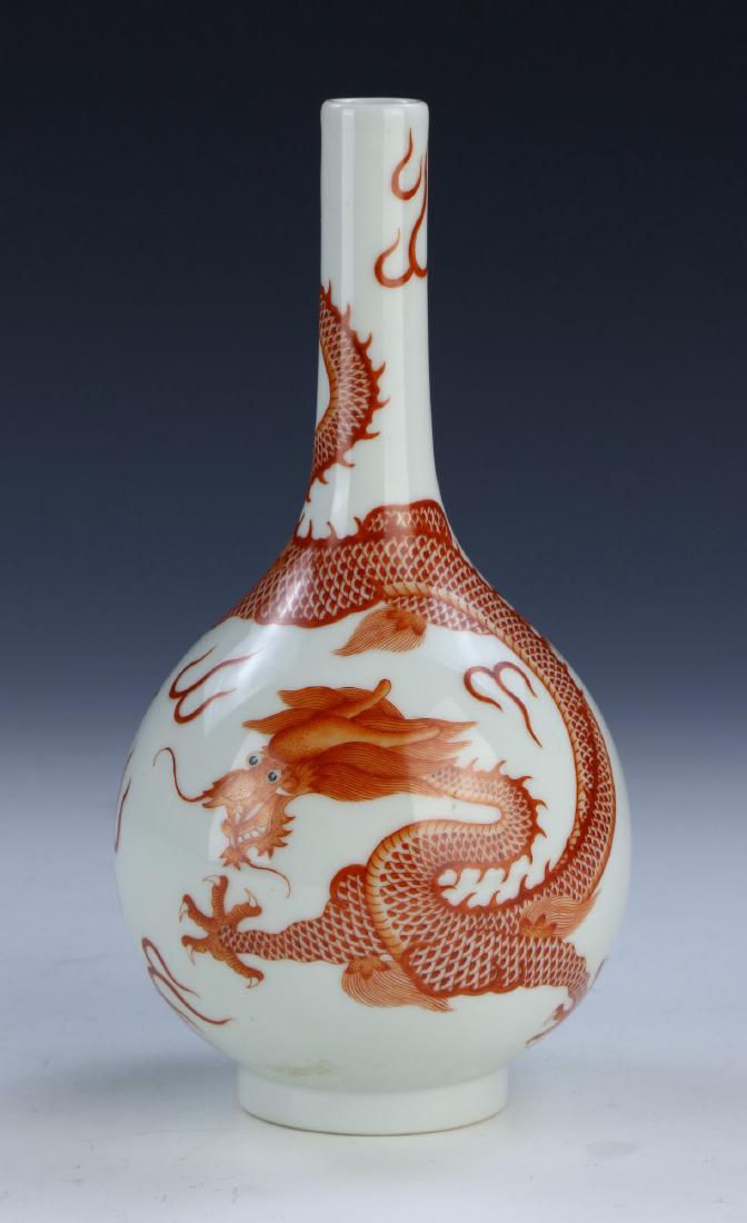 A CHINESE ANTIQUE IRON RED PORCELAIN VASE (1 of 5)