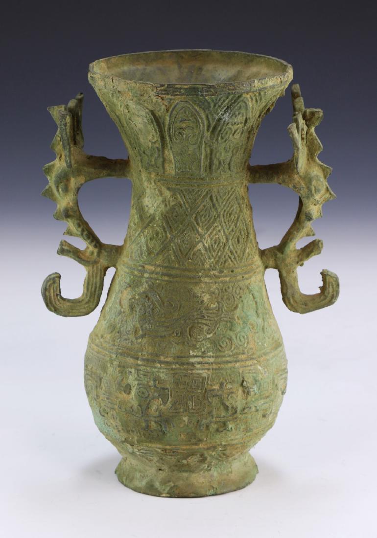A CHINESE ARCHAIC BRONZE VASE (1 of 5)