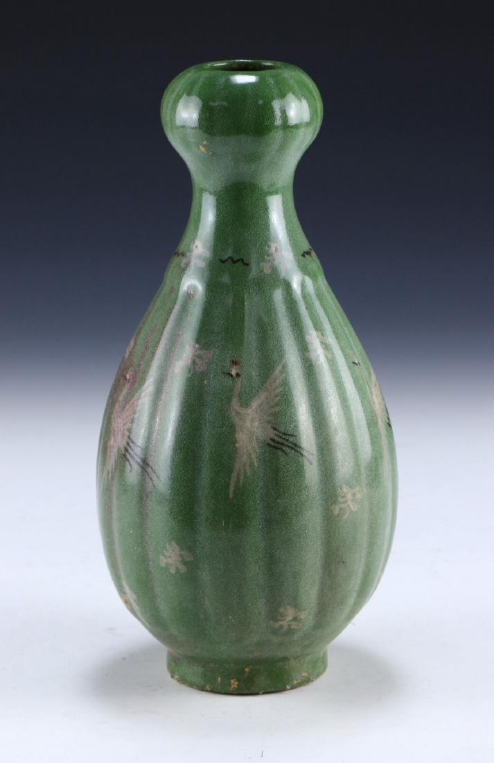 A KOREAN ANTIQUE CELADON GLAZED PORCELAIN VASE (1 of 4)
