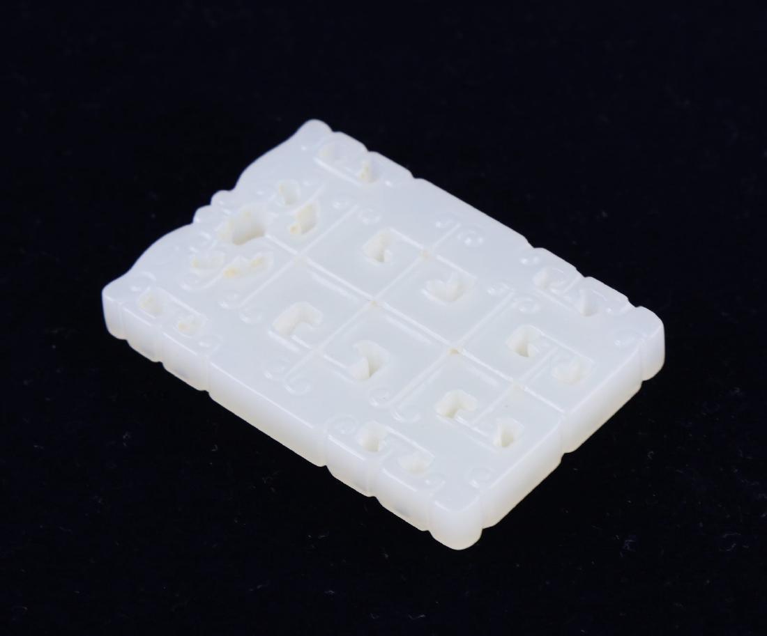 AN ARCHAIC JADE CARVED PENDANT (1 of 2)