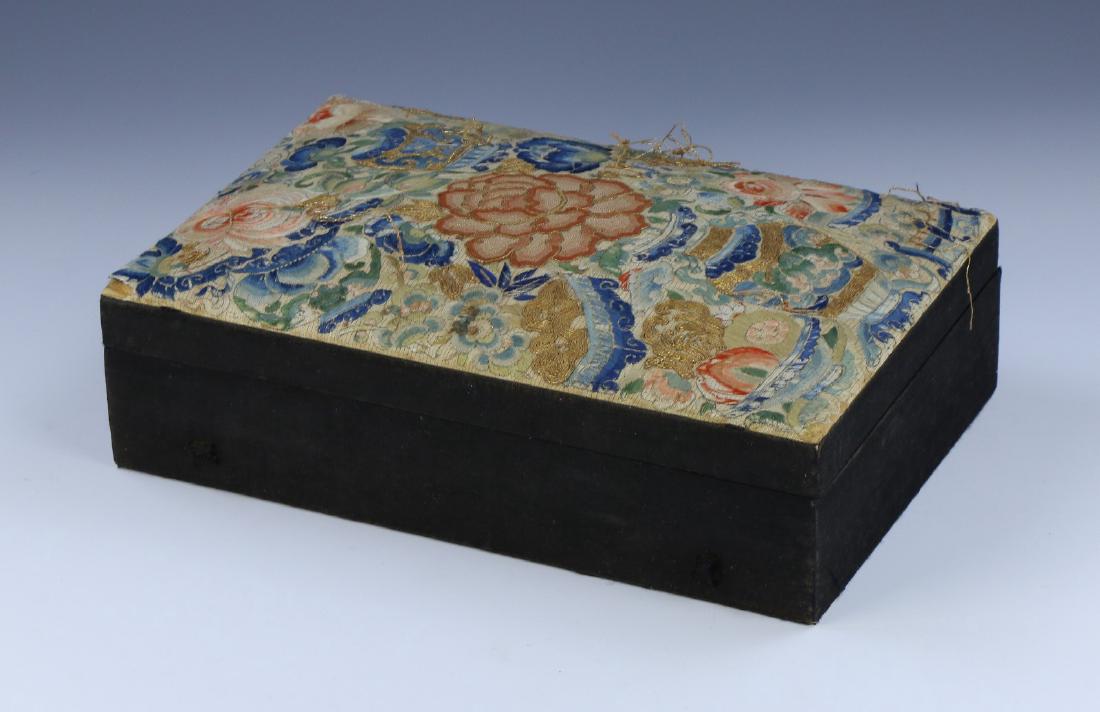 A CHINESE ANTIQUE EMBROIDERED JEWELRY BOX (1 of 3)