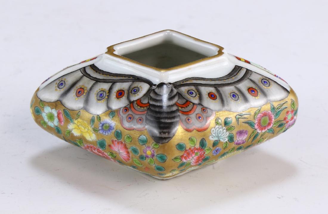 A CHINESE ANTIQUE PORCELAIN WATER DROPPER (1 of 6)