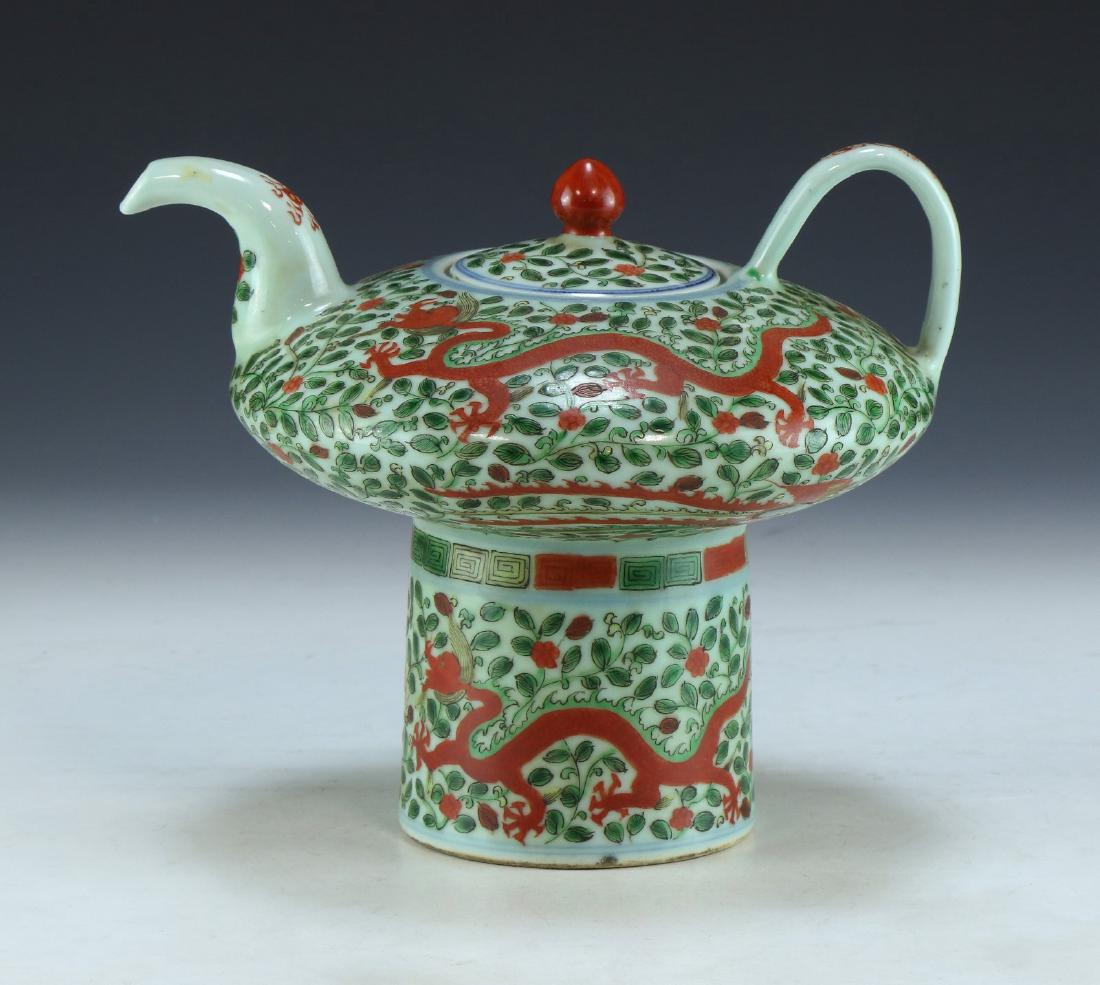 A CHINESE ANTIQUE FAMILLE VERTE PORCELAIN TEAPOT: A Chinese Antique Famille Verte Porcelain Teapot: Well Potted With A Body Of Compressed Globular Form, Rising From A Cylindrical Stem To A Domed Lid Topped With A Rounded Finial, Body Finely Painted W