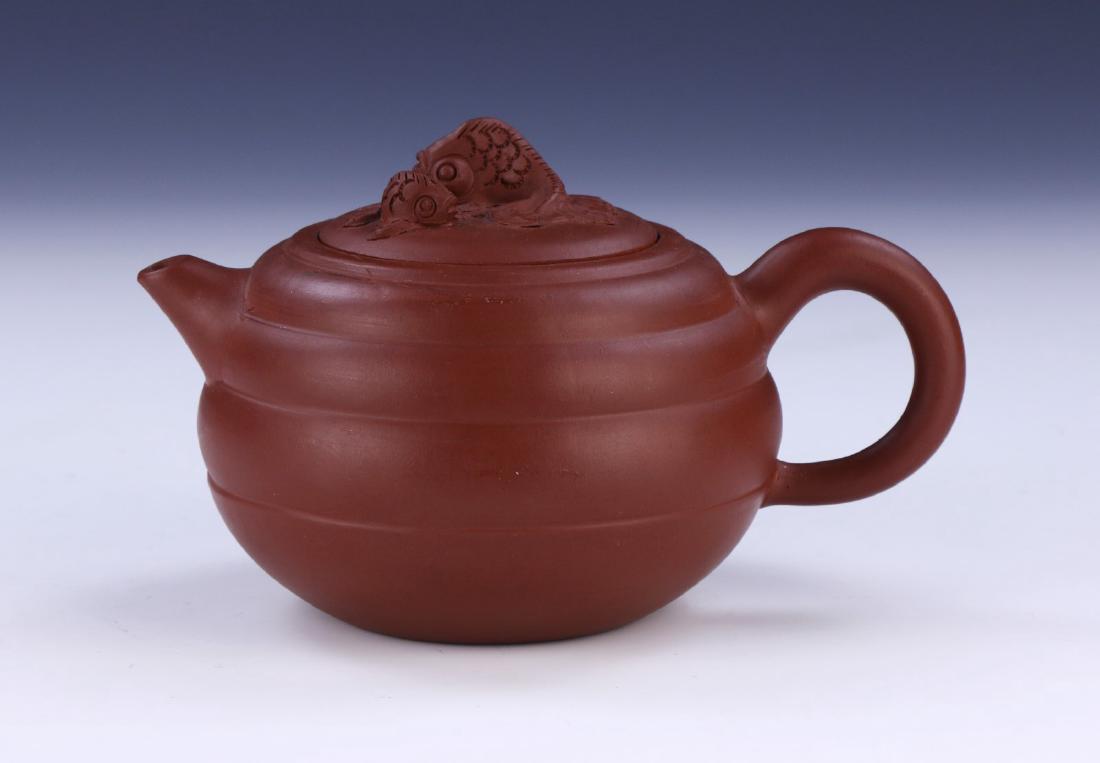 A CHINESE YIXING ZISHA TEAPOT WITH COVER (1 of 5)